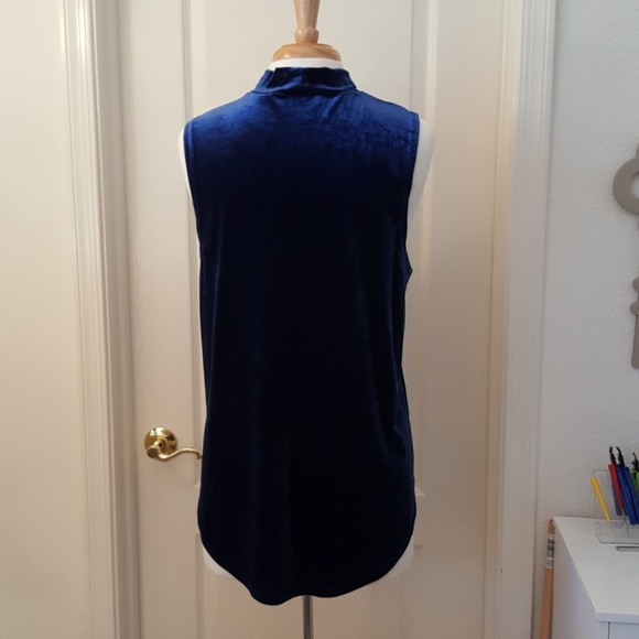 Top - Picture 2 of 4